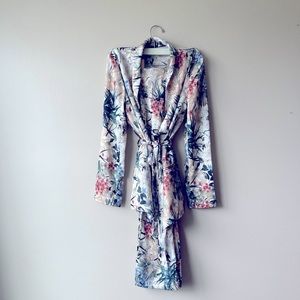 Zara basic collection two-piece suit. size xs and 00. Made in Morocco.